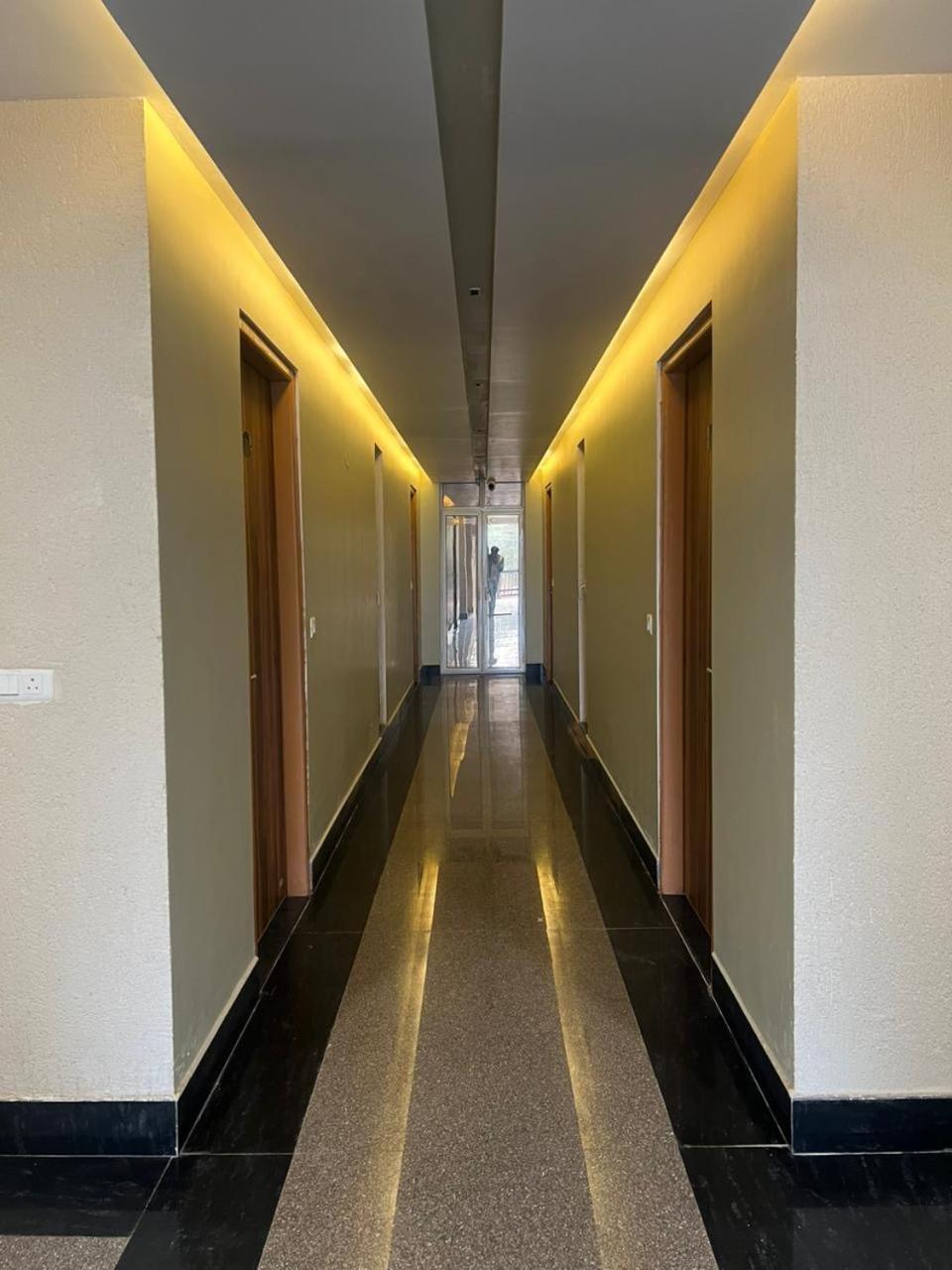 The Blue Vista Hotel Greater Noida Luaran gambar
